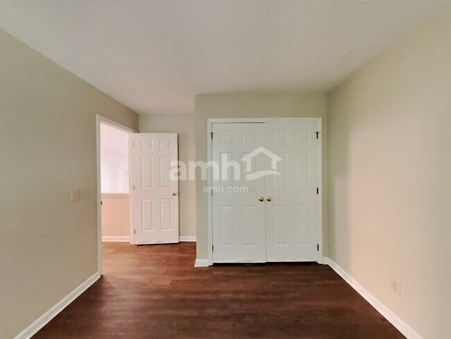 Building Photo - 7401 Kinsmore Ln
