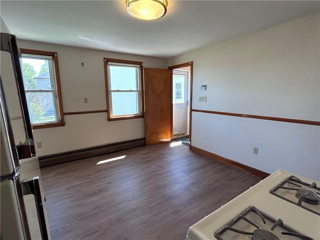 Building Photo - 9 Custer Ave