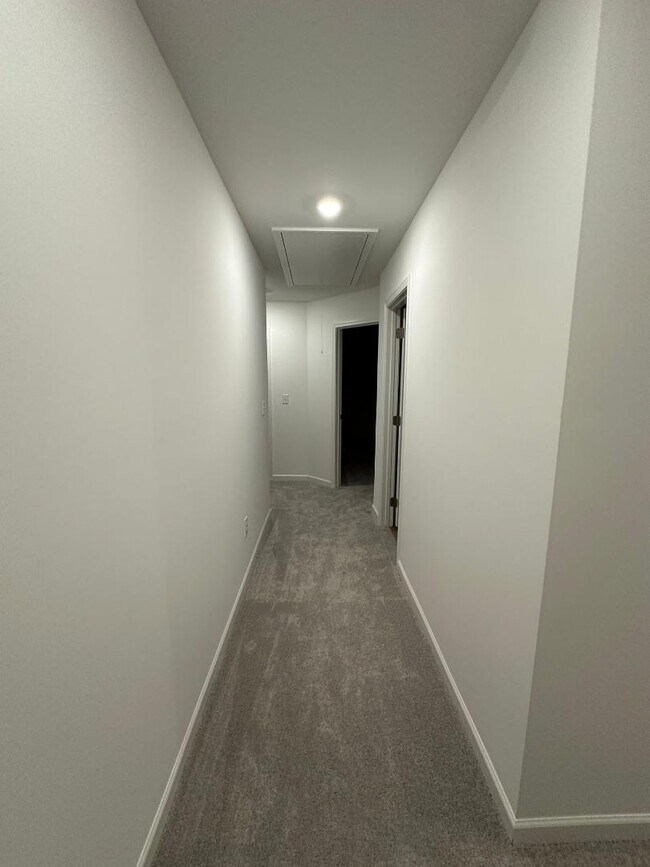 Building Photo - 2482 Van Fleet Cir