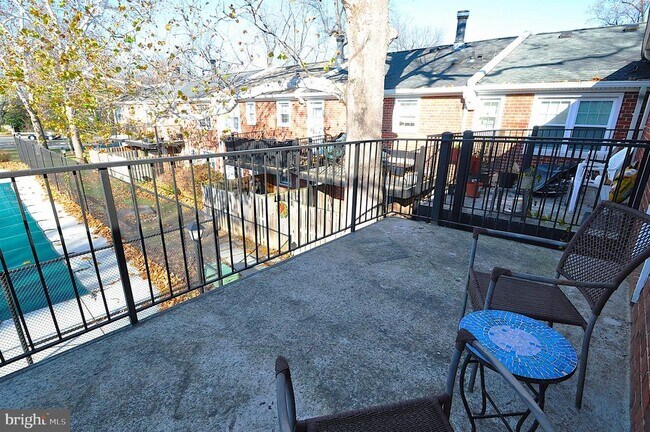 Building Photo - 2665 S Walter Reed Dr