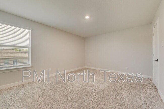 Building Photo - 804 Calhoun Dr