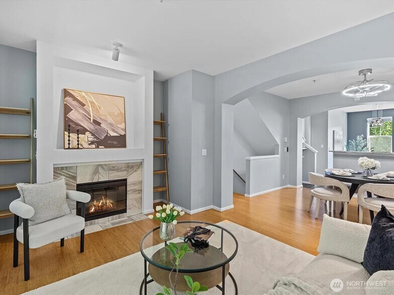 Building Photo - 3717 S Holly Park Dr