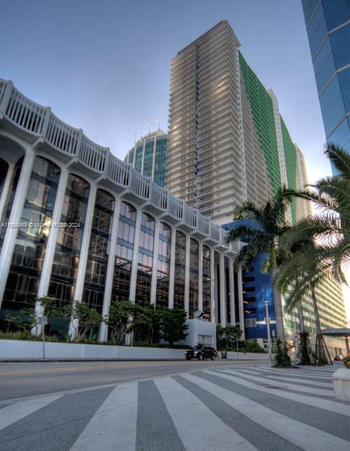 Building Photo - 1200 Brickell Bay Dr