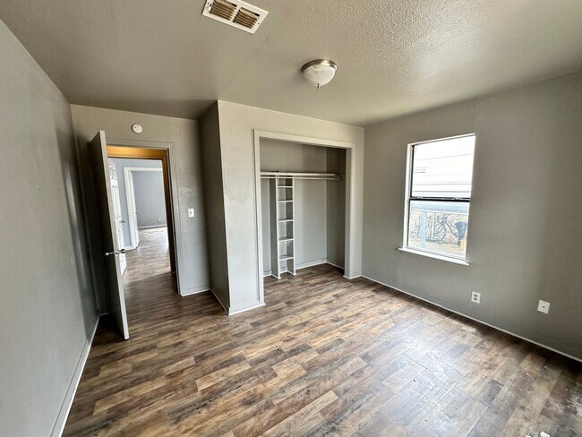 Building Photo - 3 Bedroom 1 Bathroom in Central Amarillo