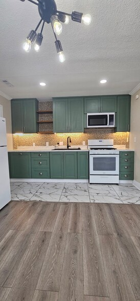 Building Photo - 640 Homestead Ave