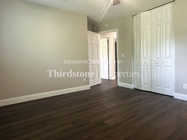 Building Photo - 8544 Oak Leaf Rd