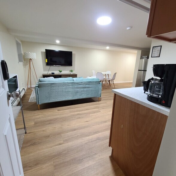 Building Photo - 4105 Fort Hamilton Pkwy