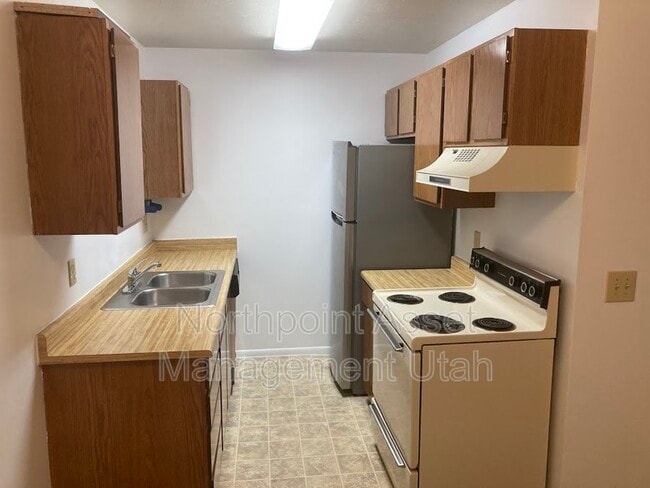 Building Photo - 4144 S Oak Meadows Dr