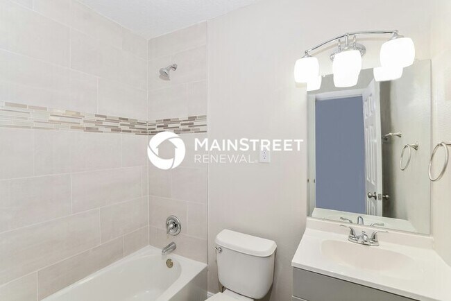 Building Photo - 4 Bedroom Pet-Friendly Home in ORLANDO, FL with Main Street Renewal
