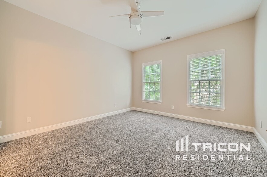 Building Photo - 3207 Collier Gate Ct