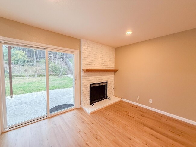 Building Photo - Well Maintained Twin Creeks Home in San Ramon