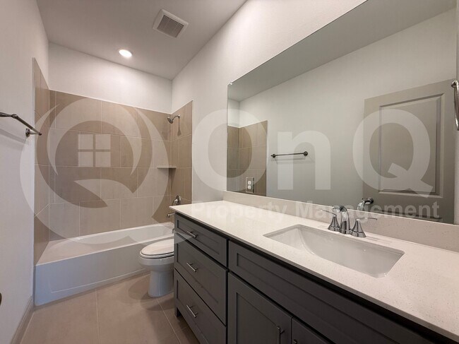 Building Photo - 904 Santa Lucia Dr