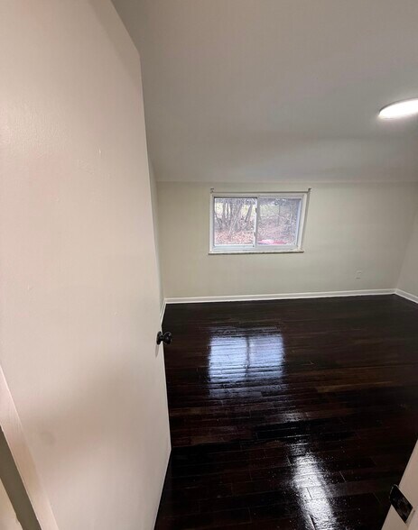 Building Photo - 628 Church St