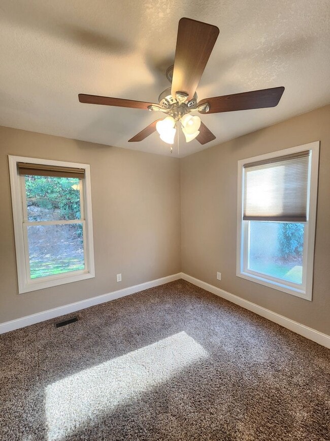 Building Photo - Well Maintained Swannanoa Rental! 2 BEDROOM/2 BATHROOM + BONUS ROOM