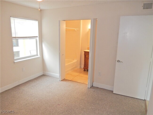 Building Photo - 12571 Equestrian Cir