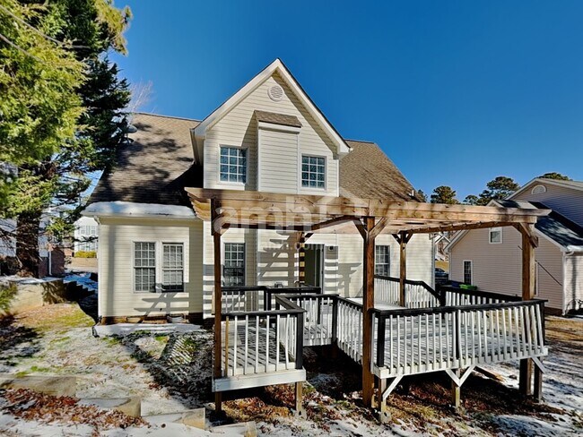 Building Photo - 1312 Ujamaa Dr