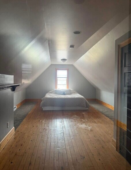 Building Photo - 150 S 73rd St