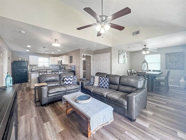 Building Photo - 81 Santar Loop