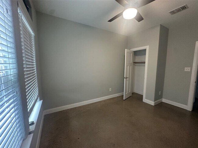 Building Photo - 210 Arbor Hill Way
