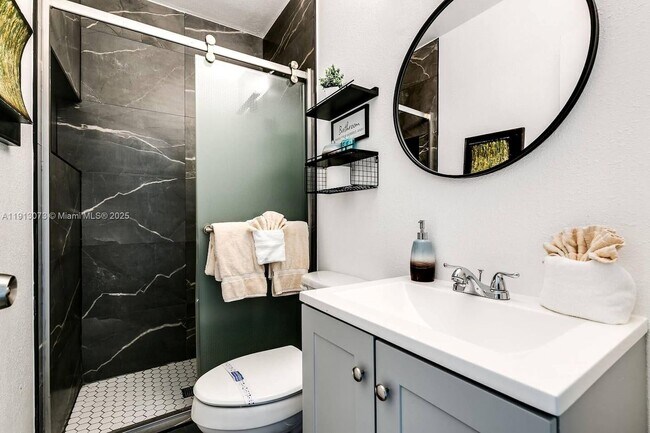 Building Photo - 1629 Johnson St