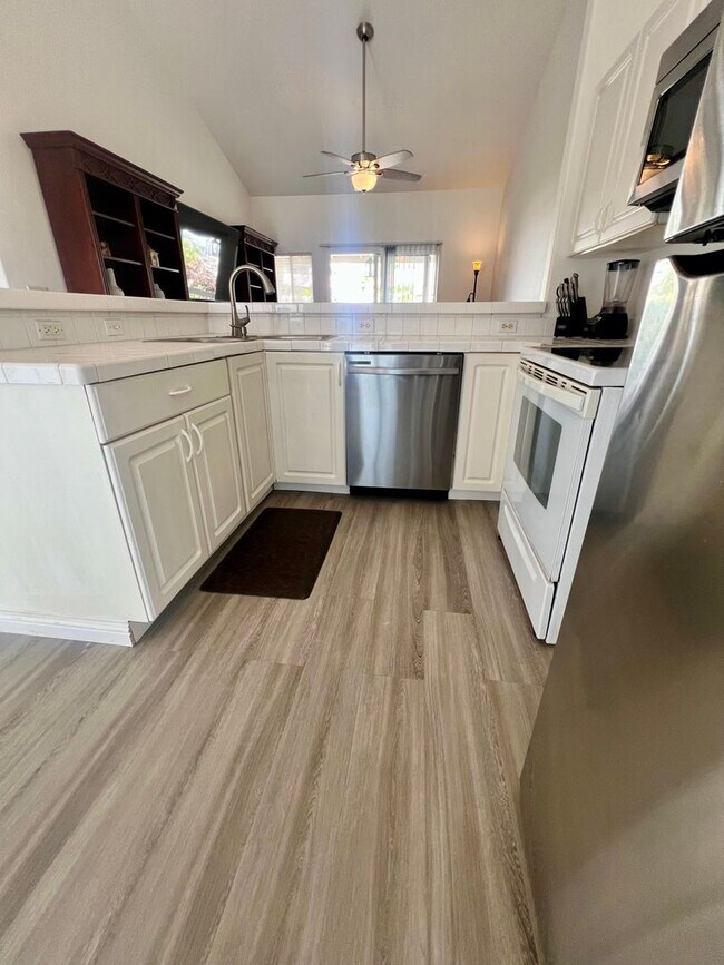 Building Photo - Furnished 3 Bedroom 2 bath Ali'i Lani Condo Top floor *Pet Friendly!