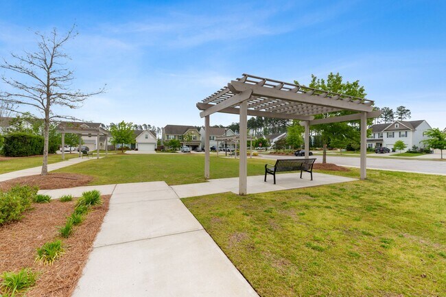 Building Photo - Easy Living in North Creek Village!