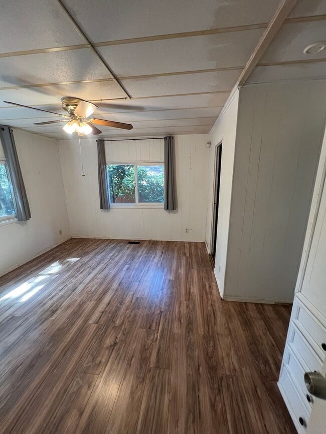 Building Photo - Magalia Home for rent, 1 car garage, 2 bed...