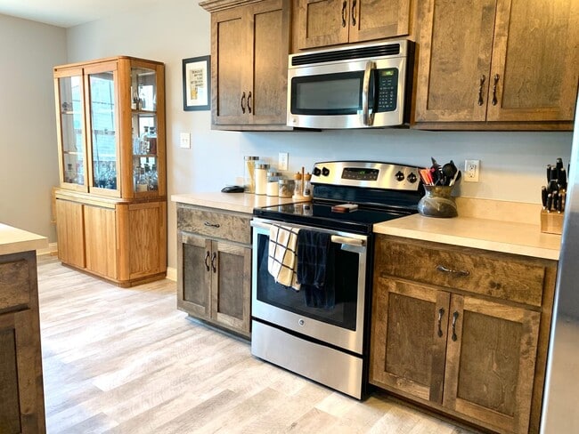 Building Photo - 200 Buckshot Dr