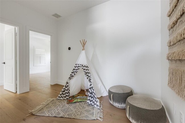 Building Photo - 1809 Pasadena Dr