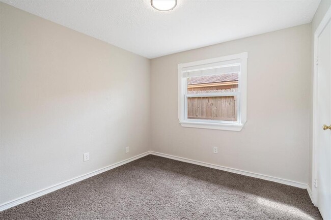 Building Photo - 217 Glen Haven Dr