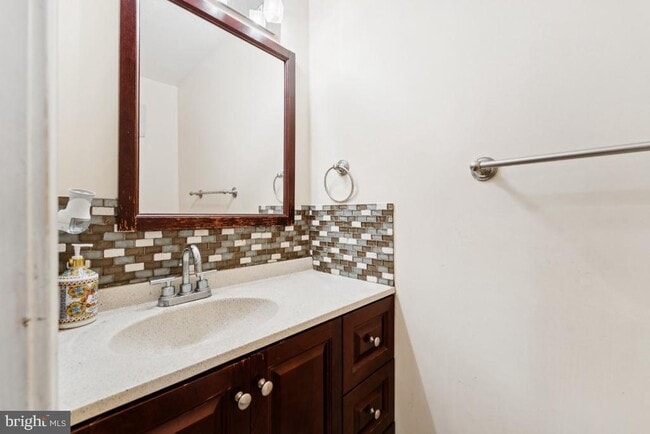 Building Photo - 14430 Bakersfield Ct