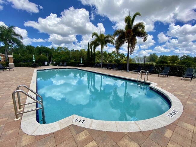 Building Photo - 1840 Florida Club Cir