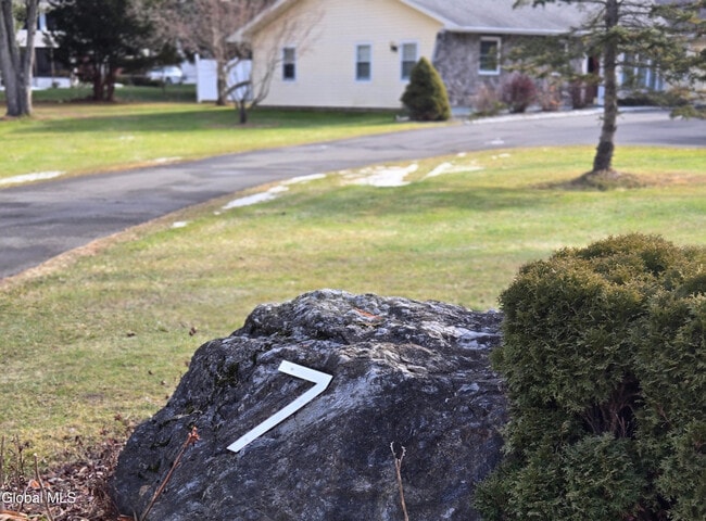 Building Photo - 7 Bedford Dr