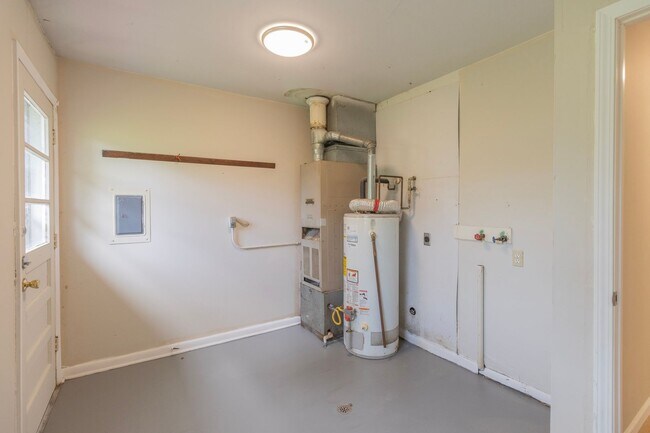 Building Photo - 3711 Weymeyer Dr