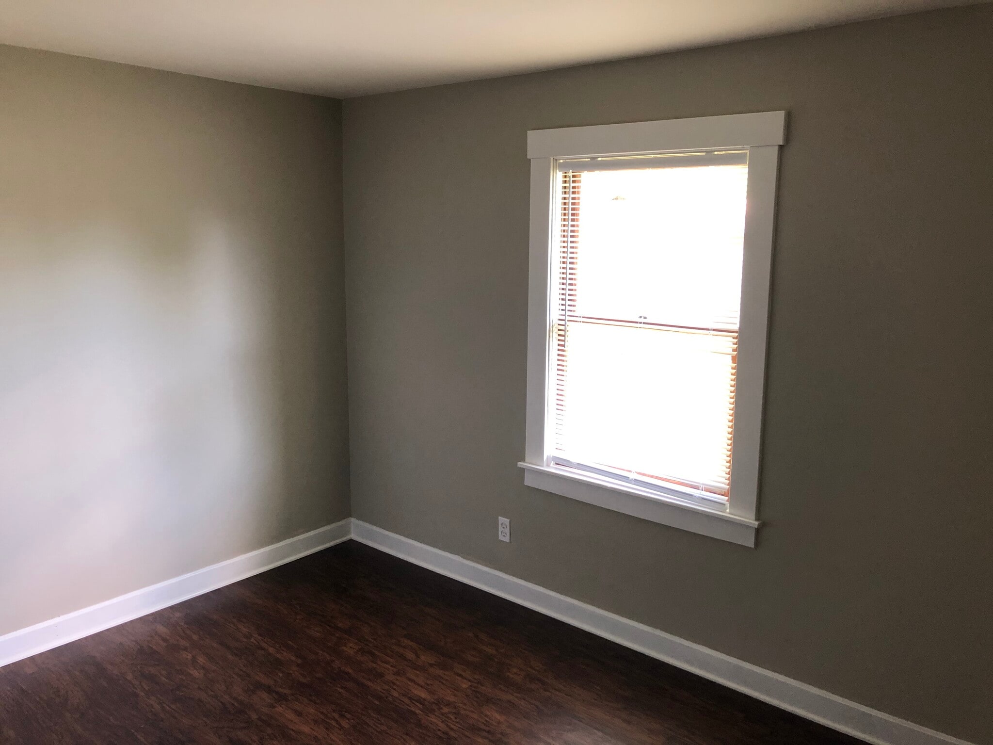 Building Photo - 411 N Vine St