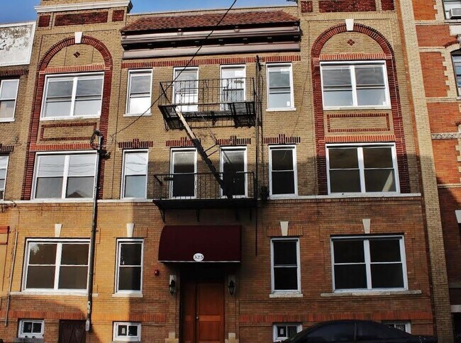 Primary Photo - 325 Baldwin Ave