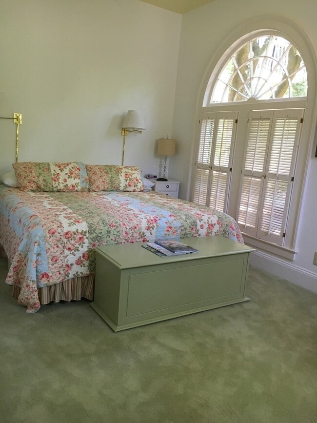 Building Photo - Charming Fully Furnished Garden CottageLlocated in South of Broad