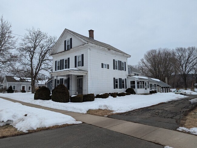 Building Photo - 116 Main St