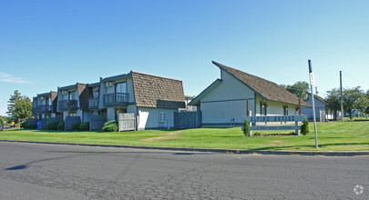 Building Photo - Alpine Square