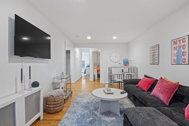 Building Photo - 1038 Willow Ave