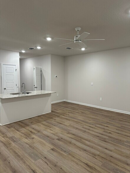Building Photo - 5033 rosewyck Cir