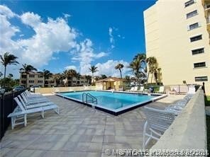Building Photo - 7440 S Ocean Dr