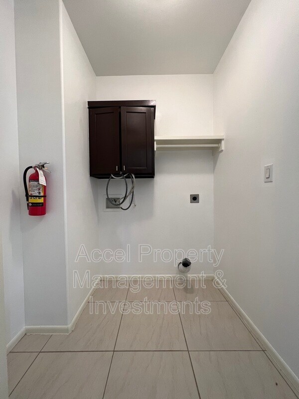 Building Photo - 214 Fig Dr