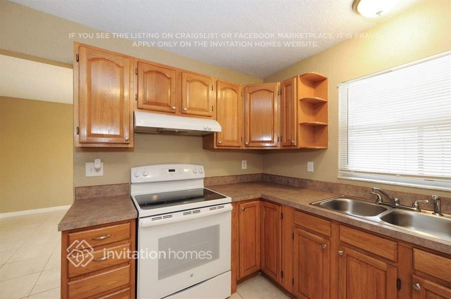 Building Photo - 6029 Christina Dr E