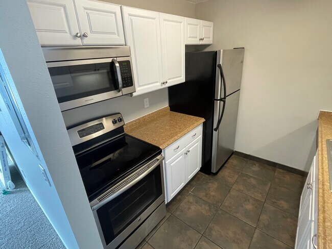 Building Photo - 760 W Village Rd