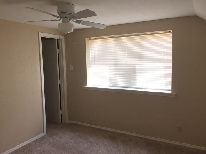 Building Photo - 1718 Glen Alta Dr