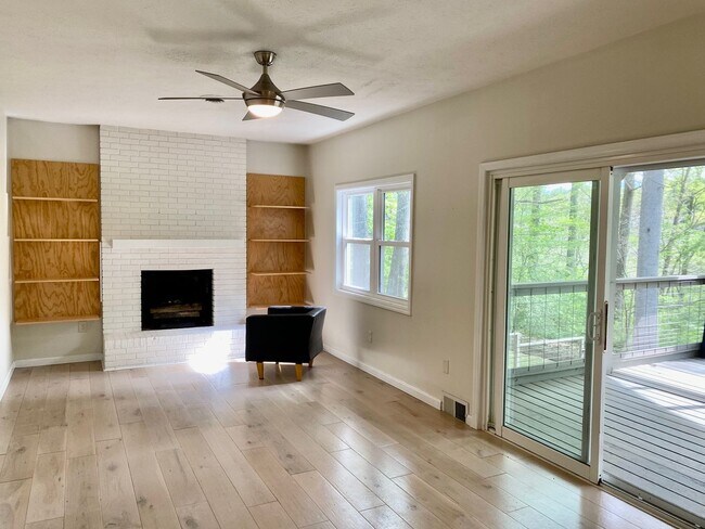 Building Photo - East AVL - Mid Century Modern Beauty in Bo...