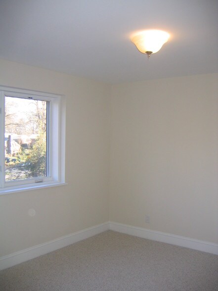 Building Photo - 223 N Dotger Ave