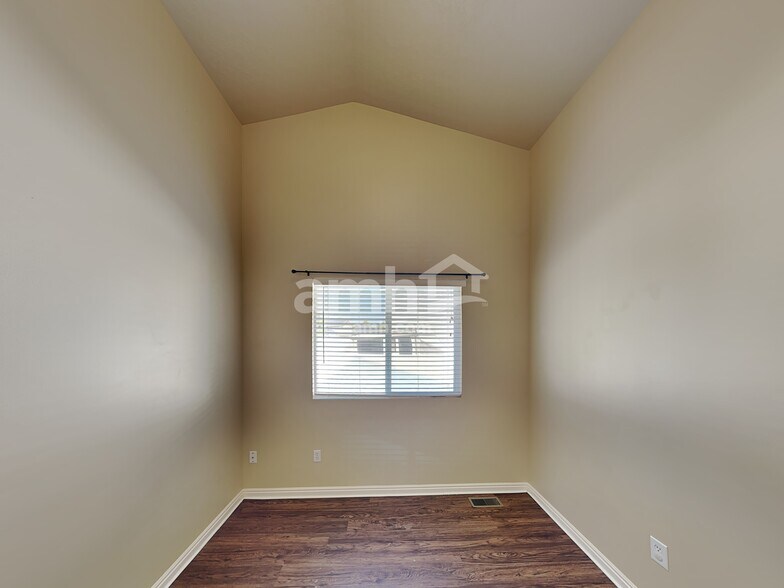 Building Photo - 169 E 2400 S