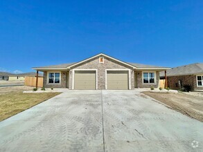 Building Photo - 1716 Clovis Dr